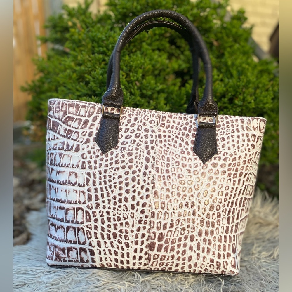 Large women’s chocolate, brown crocodile skin print purse shoulder bag (H) - Picture 2 of 11
